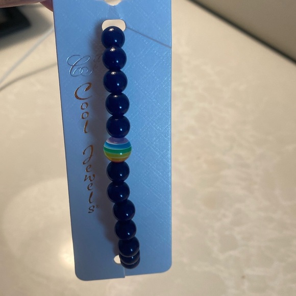 Blue beaded stretch bracelet with rainbow center bead. NWT - Picture 3 of 4